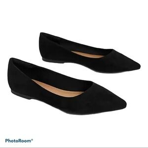 Asos  DESIGN Lucky pointed ballet flats in black
